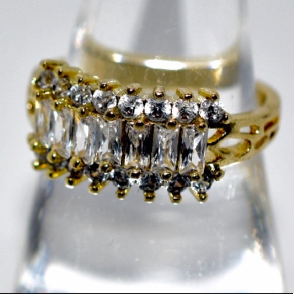 Yellow Gold Sapphire Ring! - Picture 5 of 12